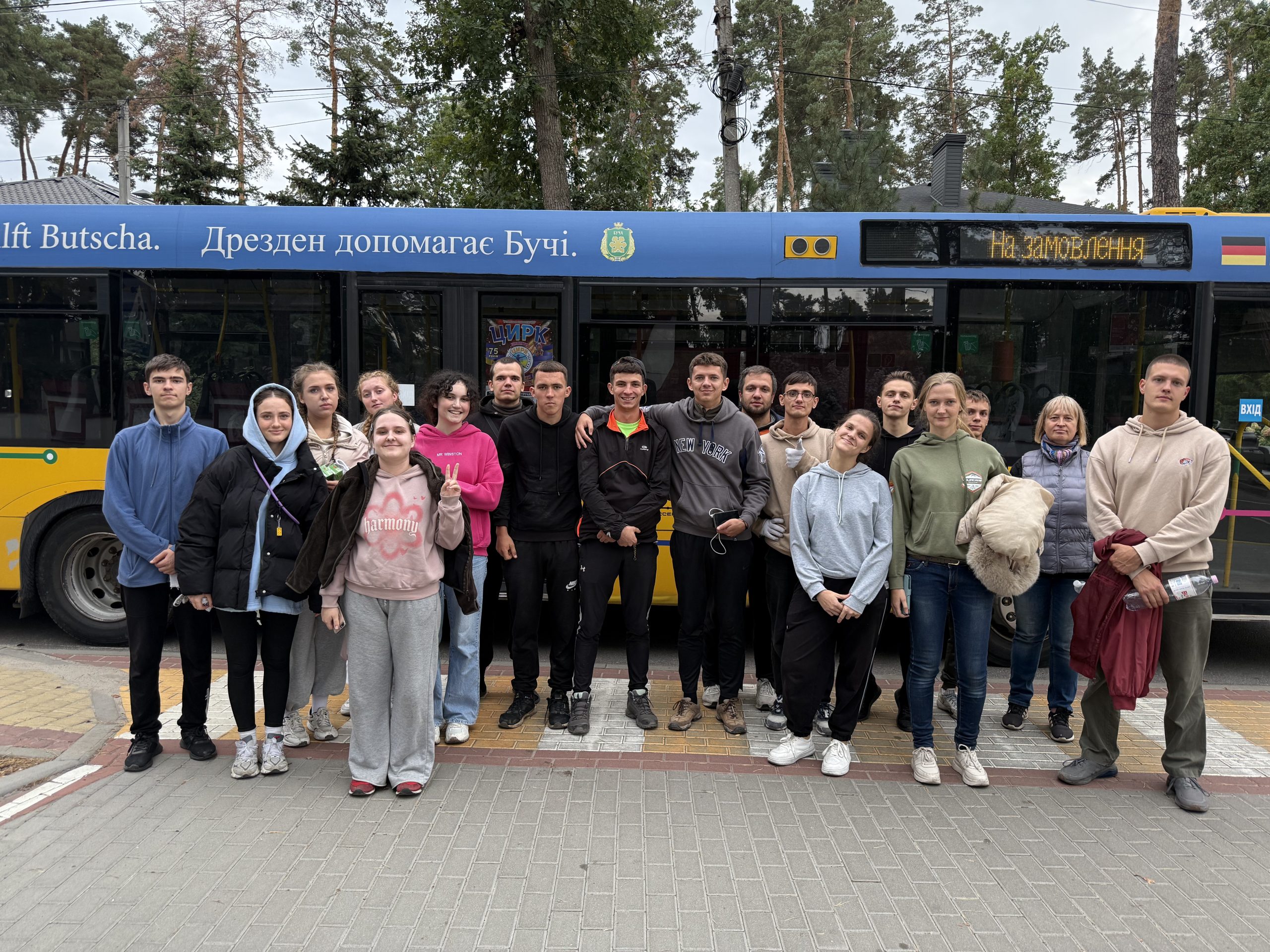 Студенти та працівники УГІ допомогли у ліквідації наслідків обстрілу в Петропавлівській Борщагівці