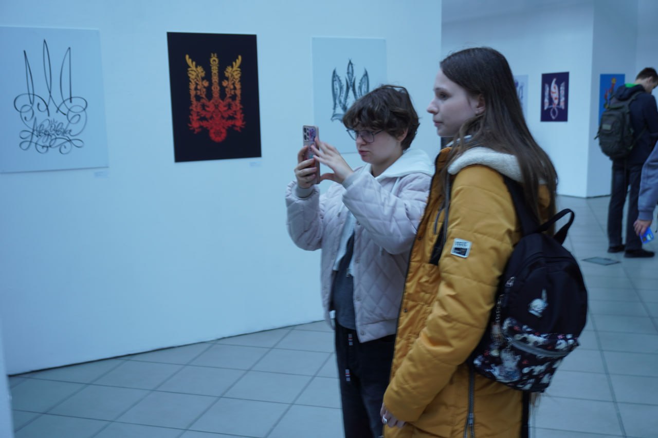 Роботи студентів УГІ демонтрували на виставці “Символи ідентичності”
