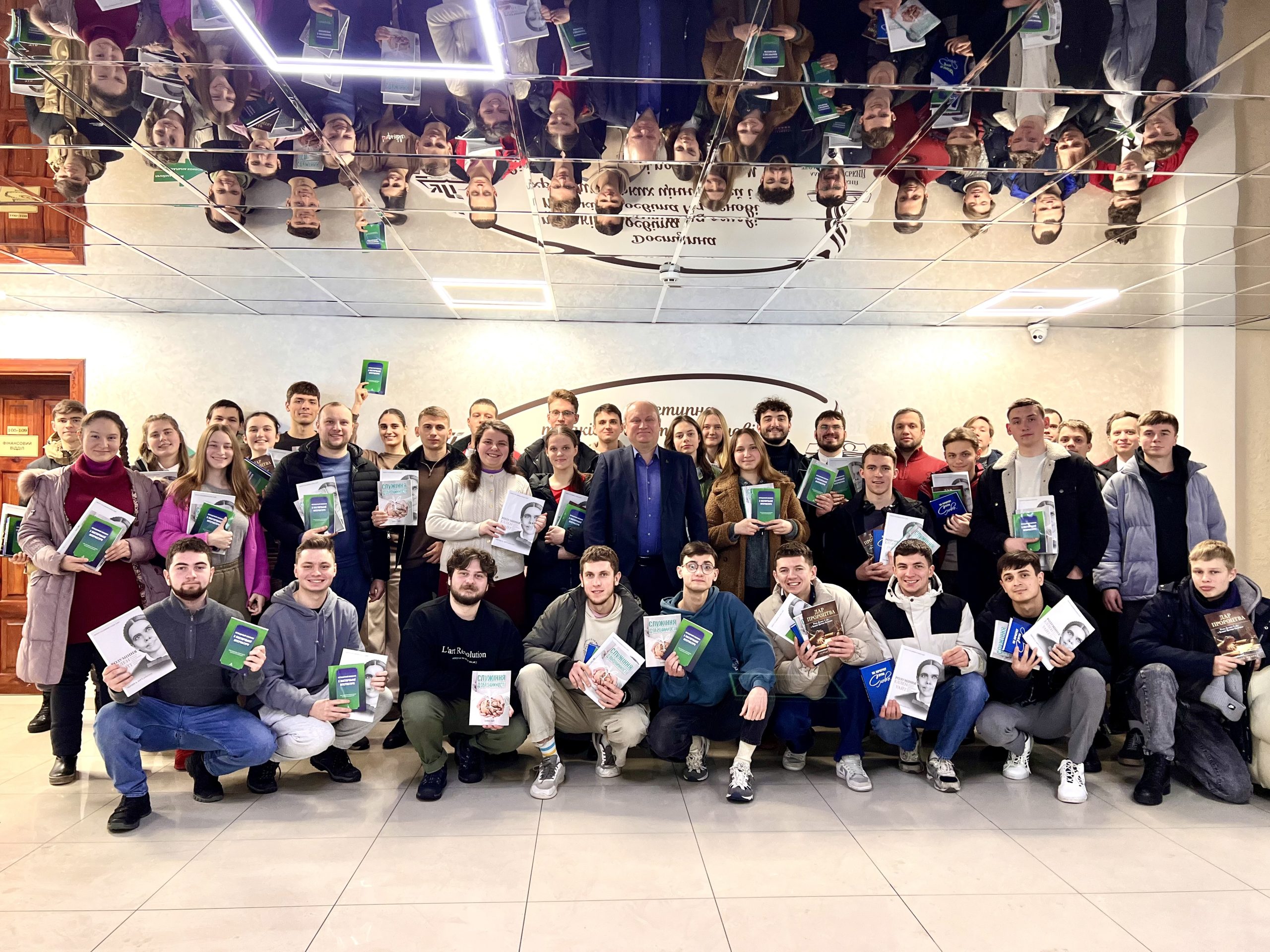 Богословам розповіли про новинки видавництва «Джерело життя»